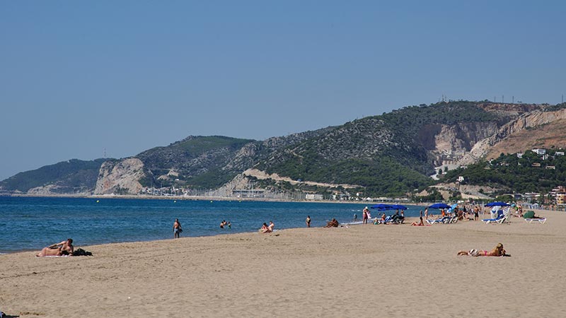  Discover the beach of Castelldefels. Beaches near Barcelona 