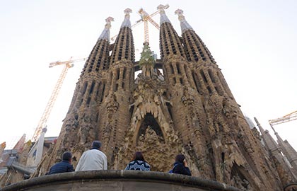  visita els monuments modernistes més bells de Catalunya. Informació turística sobre l'església de la Sagrada Família.