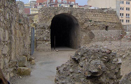  Visitez les monuments les plus importants de Catalogne. Informations touristiques sur le complexe architectural de Tarraco.