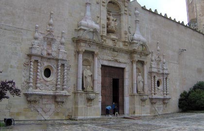  Découvrez les monastères catalans les plus intéressants. Informations touristiques sur le monastère de Poblet.