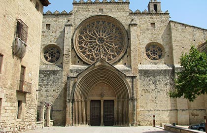  visit the most beautiful monasteries of Catalonia. Tourist information about the monastery of Sant Cugat del Valles.